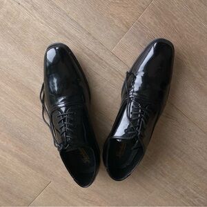 Dress shoes
